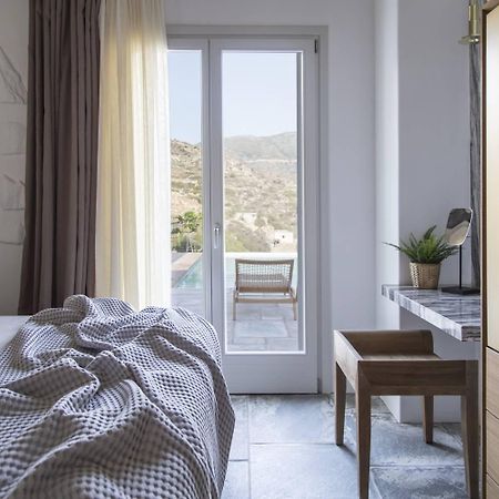 مِلوبوتاس Hide Out Suites الغرفة الصورة